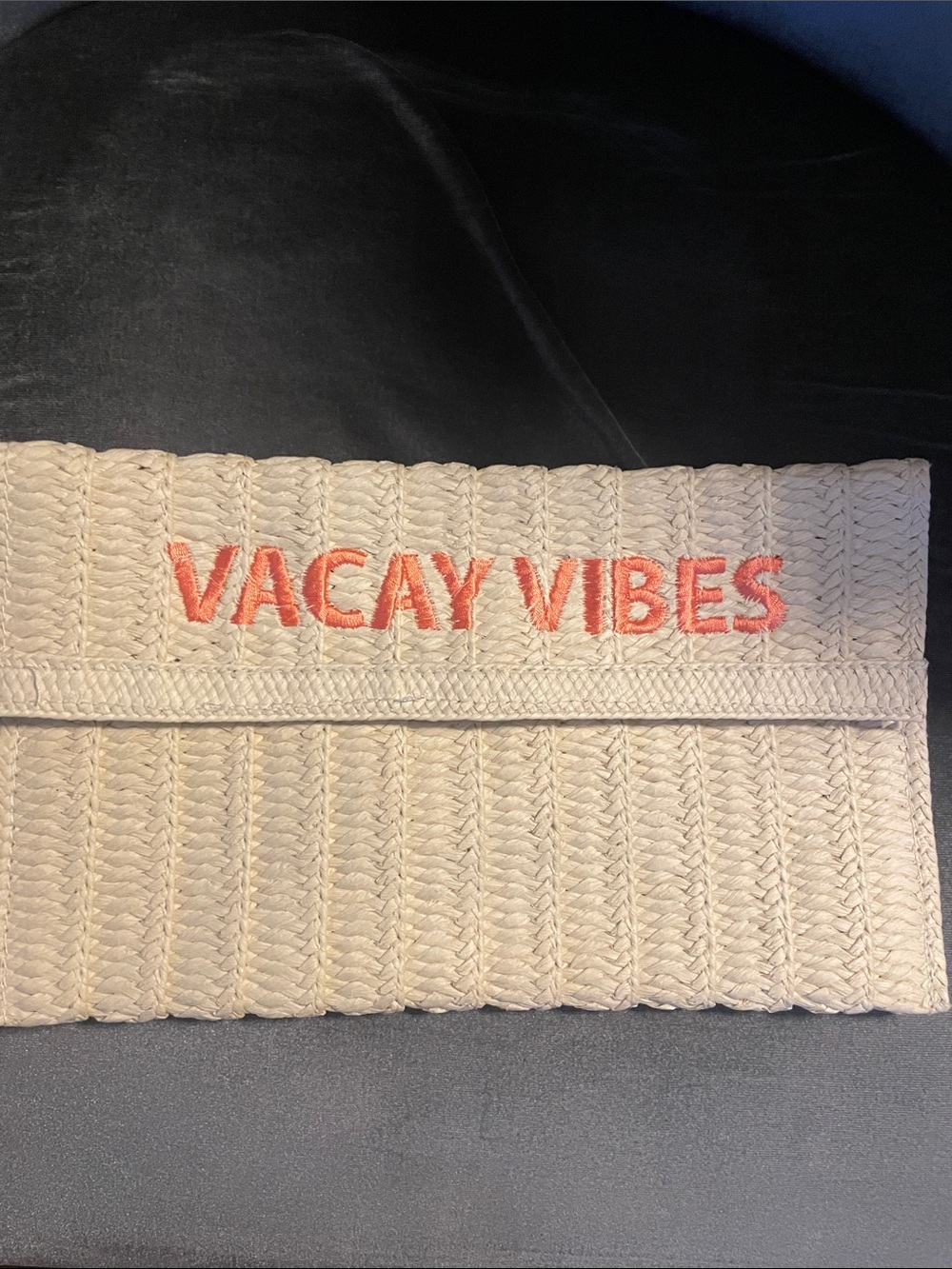 Vacay Vibes Woven Straw Clutch - Cream with Coral Embroidery